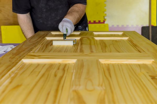Pintor especializado en barniz